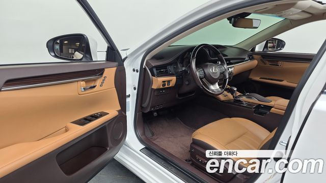 Lexus ES300h Executive XV60 2017 — фото 10