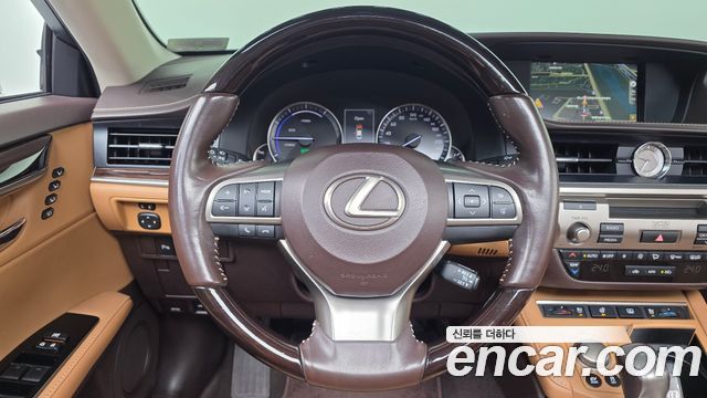 Lexus ES300h Executive XV60 2017 — фото 13