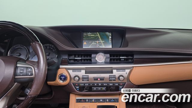 Lexus ES300h Executive XV60 2017 — фото 14