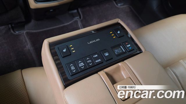 Lexus ES300h Executive XV60 2017 — фото 18
