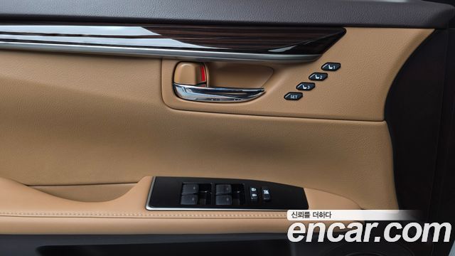 Lexus ES300h Executive XV60 2017 — фото 29