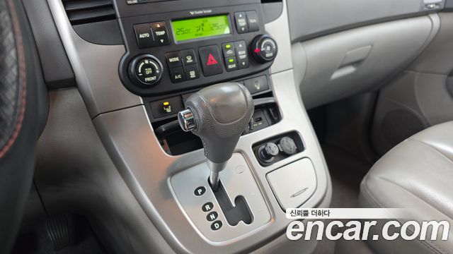 Kia Carnival R Grand Carnival GLX Premium 2012 — фото 9