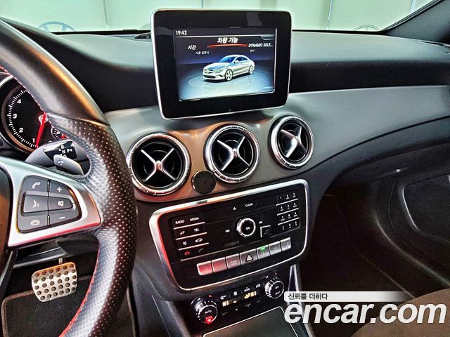 Mercedes-Benz CLA-Class (C117) CLA220 AMG Line 2018 — фото 16