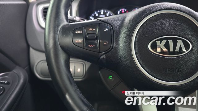 Kia Carens 2.0 LPI Prestige 2018 — фото 17