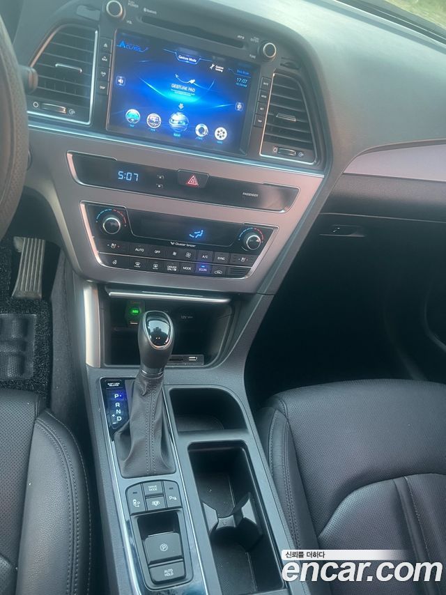 Hyundai Sonata Hybrid (LF) 2.0 HEV Modern 2016 — фото 19