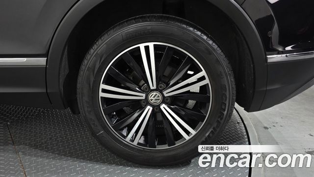 Volkswagen Tiguan (II) 2.0 TDI Prestige 2020 — фото 27
