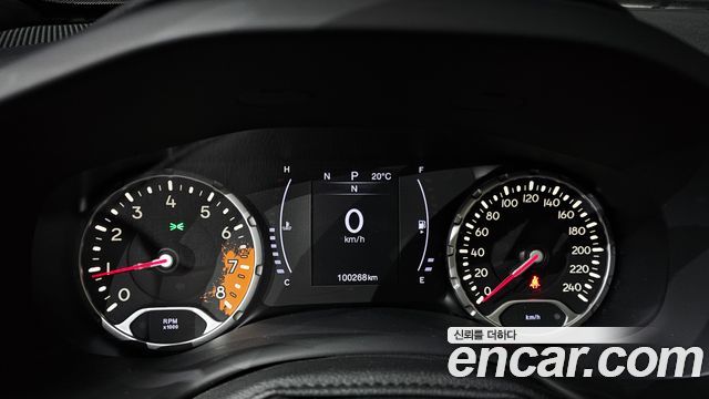 Jeep Renegade 2.4 Longitude 2018 — фото 8