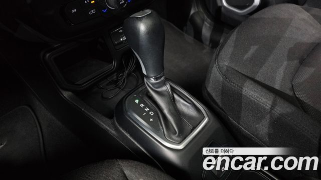 Jeep Renegade 2.4 Longitude 2018 — фото 9