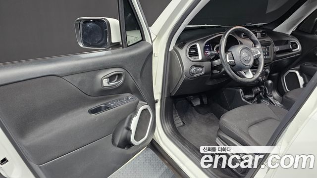 Jeep Renegade 2.4 Longitude 2018 — фото 10
