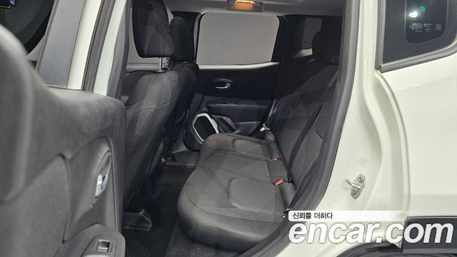 Jeep Renegade 2.4 Longitude 2018 — фото 11