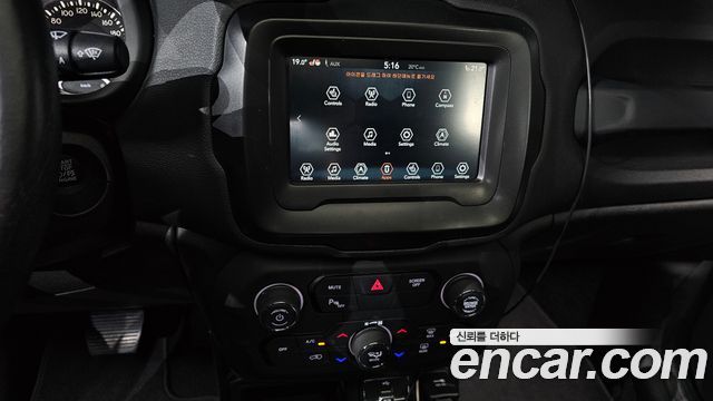 Jeep Renegade 2.4 Longitude 2018 — фото 12
