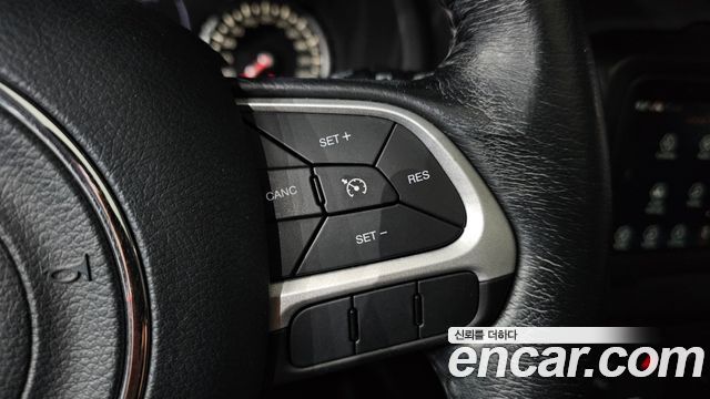 Jeep Renegade 2.4 Longitude 2018 — фото 16