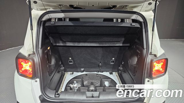 Jeep Renegade 2.4 Longitude 2018 — фото 20