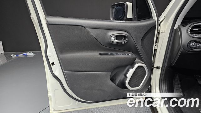 Jeep Renegade 2.4 Longitude 2018 — фото 24