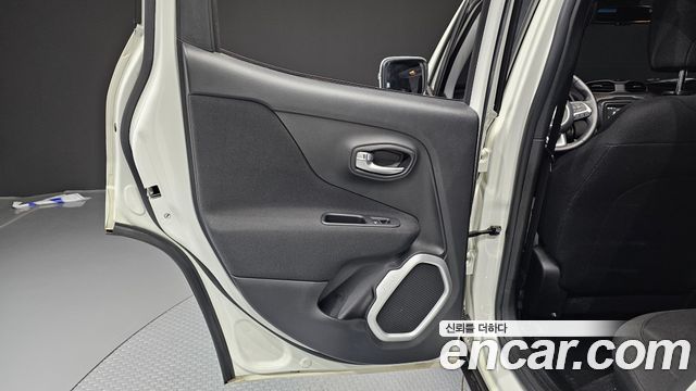 Jeep Renegade 2.4 Longitude 2018 — фото 25