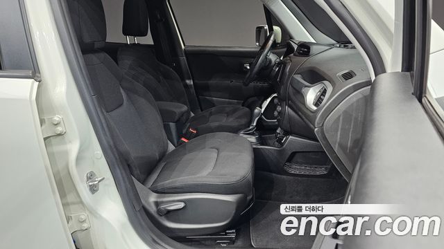 Jeep Renegade 2.4 Longitude 2018 — фото 26
