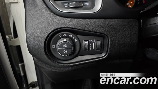 Jeep Renegade 2.4 Longitude 2018 — фото 27