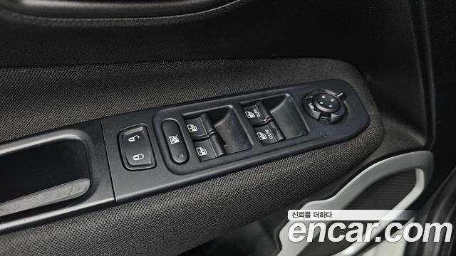 Jeep Renegade 2.4 Longitude 2018 — фото 29