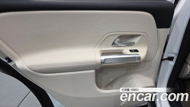Mercedes-Benz GLB-Class (X247) GLB200 d 2024 — фото 25