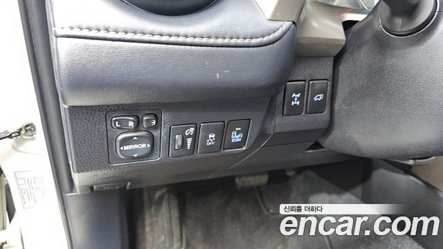 Toyota RAV4 2.5 4WD 4th 2014 — фото 18
