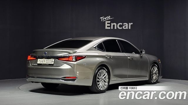 Lexus ES300h (VII) Executive 2021 — фото 2