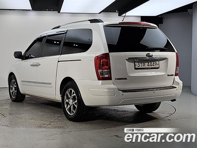 Kia Carnival R New Carnival Limousine GLX High-Deluxe 2014 — фото 3