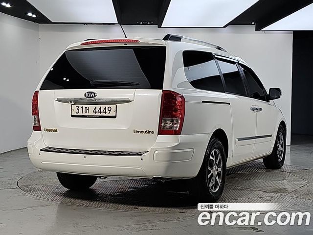 Kia Carnival R New Carnival Limousine GLX High-Deluxe 2014 — фото 4