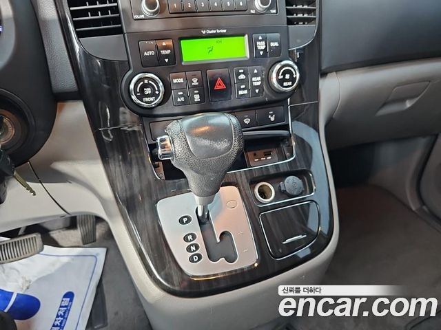 Kia Carnival R New Carnival Limousine GLX High-Deluxe 2014 — фото 8
