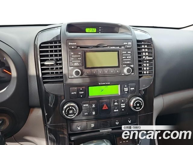 Kia Carnival R New Carnival Limousine GLX High-Deluxe 2014 — фото 18