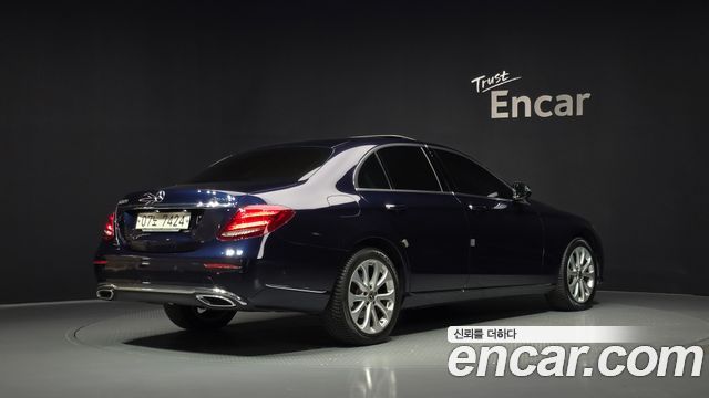 Mercedes-Benz E-Class (W213) E220d 4MATIC Exclusive 2018 — фото 2