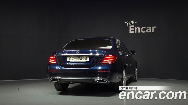 Mercedes-Benz E-Class (W213) E220d 4MATIC Exclusive 2018 — фото 4