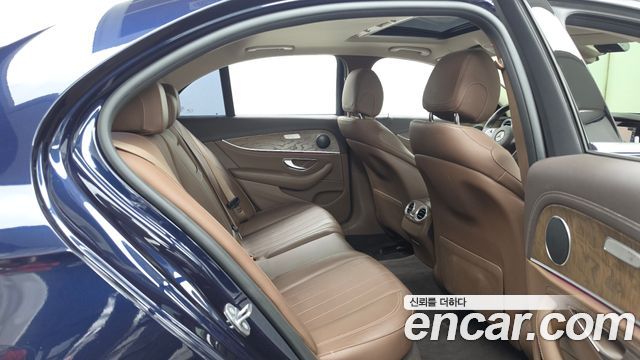 Mercedes-Benz E-Class (W213) E220d 4MATIC Exclusive 2018 — фото 12