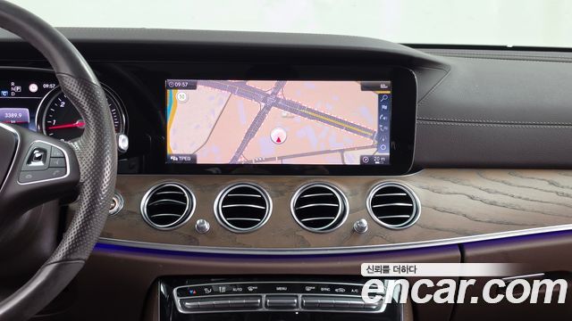 Mercedes-Benz E-Class (W213) E220d 4MATIC Exclusive 2018 — фото 14