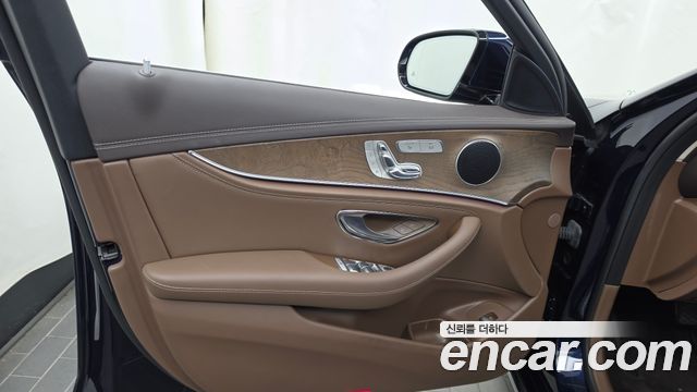 Mercedes-Benz E-Class (W213) E220d 4MATIC Exclusive 2018 — фото 24