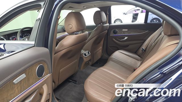 Mercedes-Benz E-Class (W213) E220d 4MATIC Exclusive 2018 — фото 26