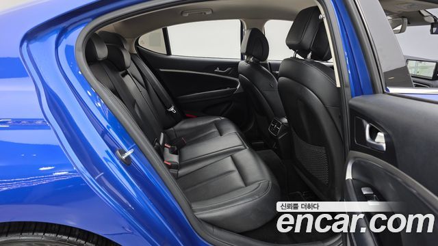 Genesis G70 Gasoline 2.0T 4WD 2023 — фото 12