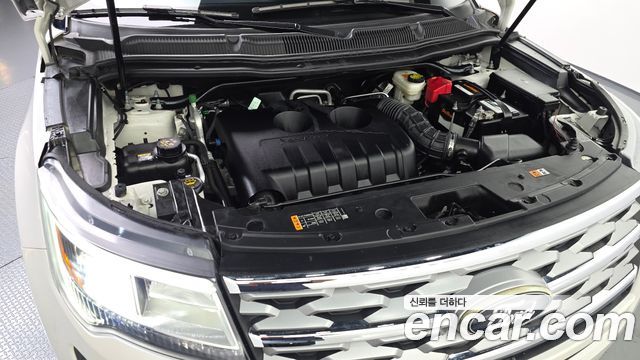 Ford Explorer 2.3 Limited 4WD 5th 2018 — фото 6