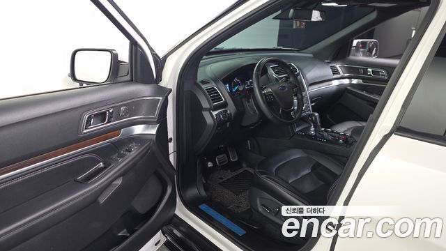 Ford Explorer 2.3 Limited 4WD 5th 2018 — фото 10
