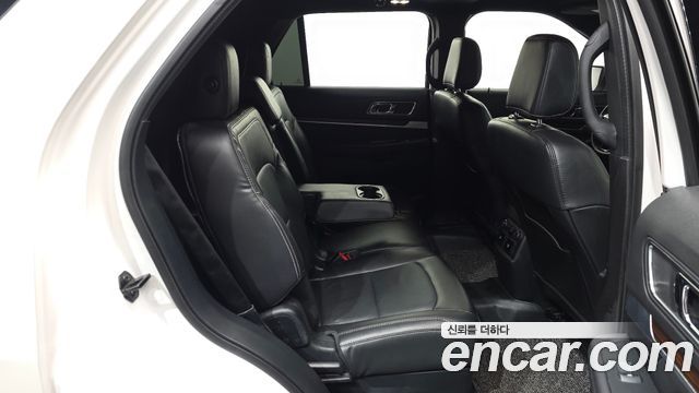 Ford Explorer 2.3 Limited 4WD 5th 2018 — фото 15