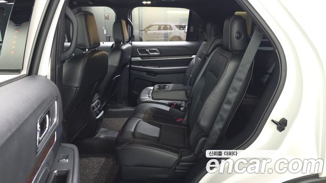 Ford Explorer 2.3 Limited 4WD 5th 2018 — фото 16