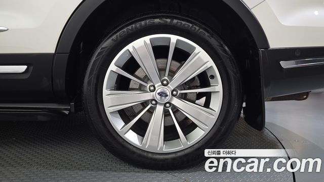 Ford Explorer 2.3 Limited 4WD 5th 2018 — фото 27