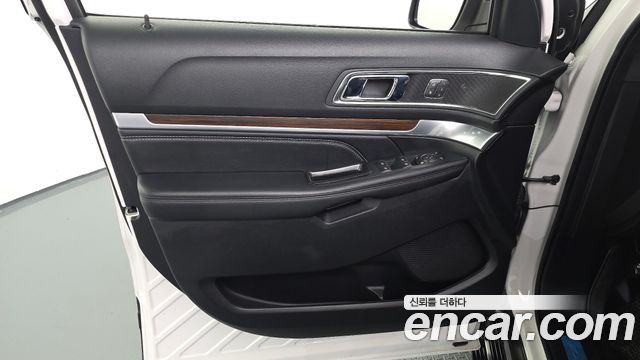Ford Explorer 2.3 Limited 4WD 5th 2018 — фото 30
