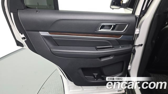 Ford Explorer 2.3 Limited 4WD 5th 2018 — фото 31