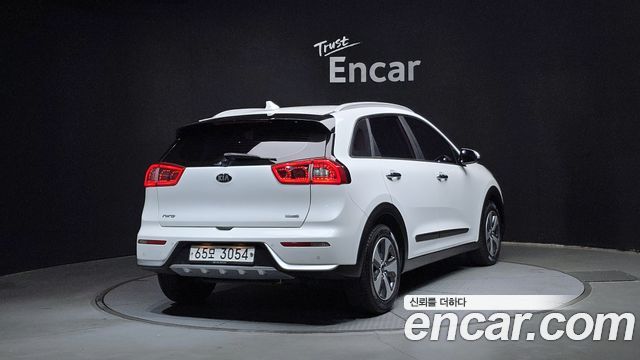 Kia Niro Prestige 2018 — фото 2