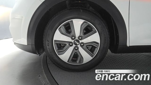 Kia Niro Prestige 2018 — фото 5