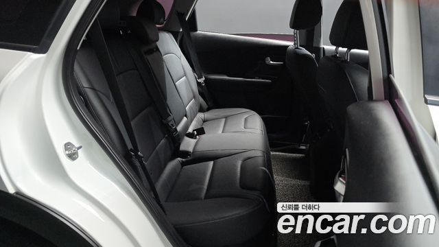 Kia Niro Prestige 2018 — фото 11