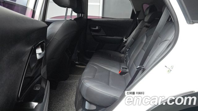 Kia Niro Prestige 2018 — фото 12