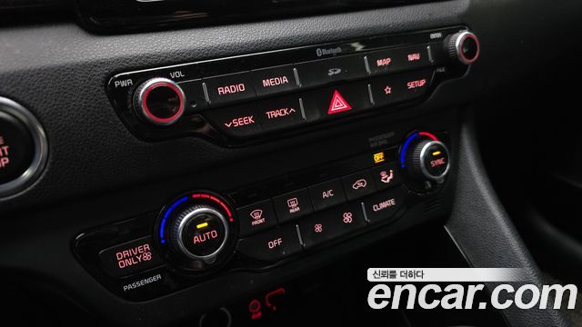 Kia Niro Prestige 2018 — фото 17