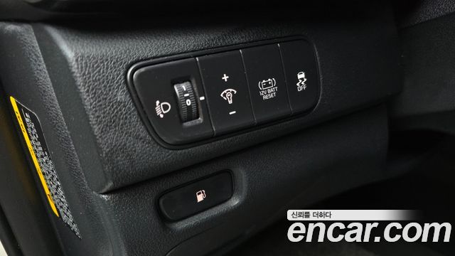 Kia Niro Prestige 2018 — фото 18