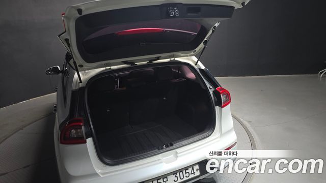 Kia Niro Prestige 2018 — фото 20